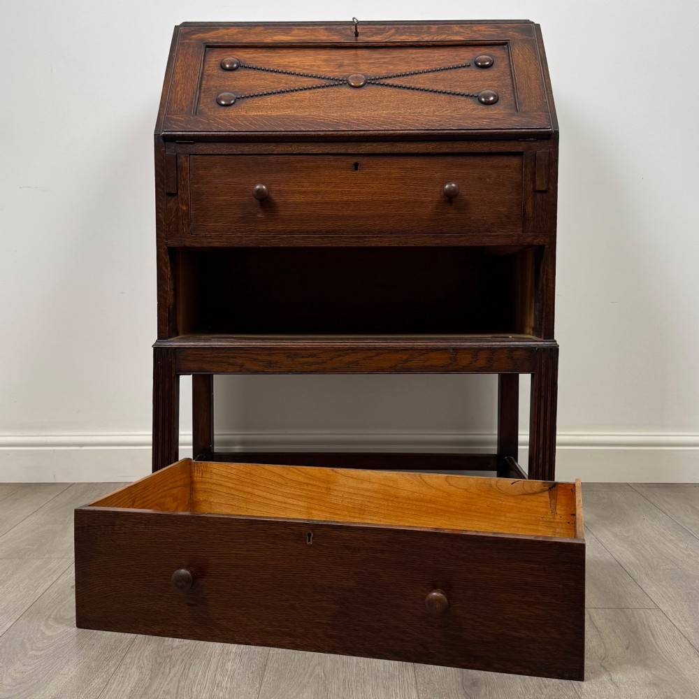 Antique 20th Century Jacobean Style Bureau In Oak View XII