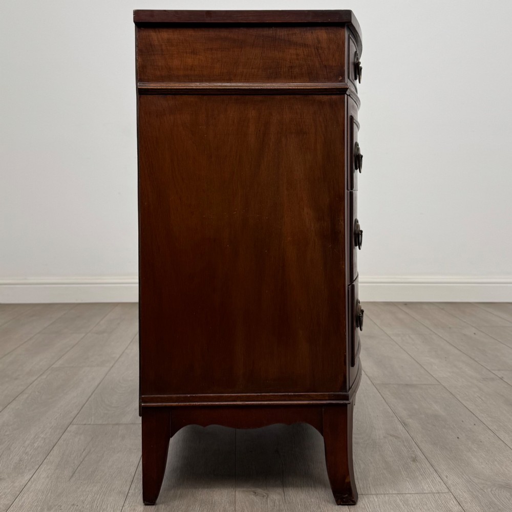Antique 20th Century Bow Front Chest Of Drawers In Mahogany View VII