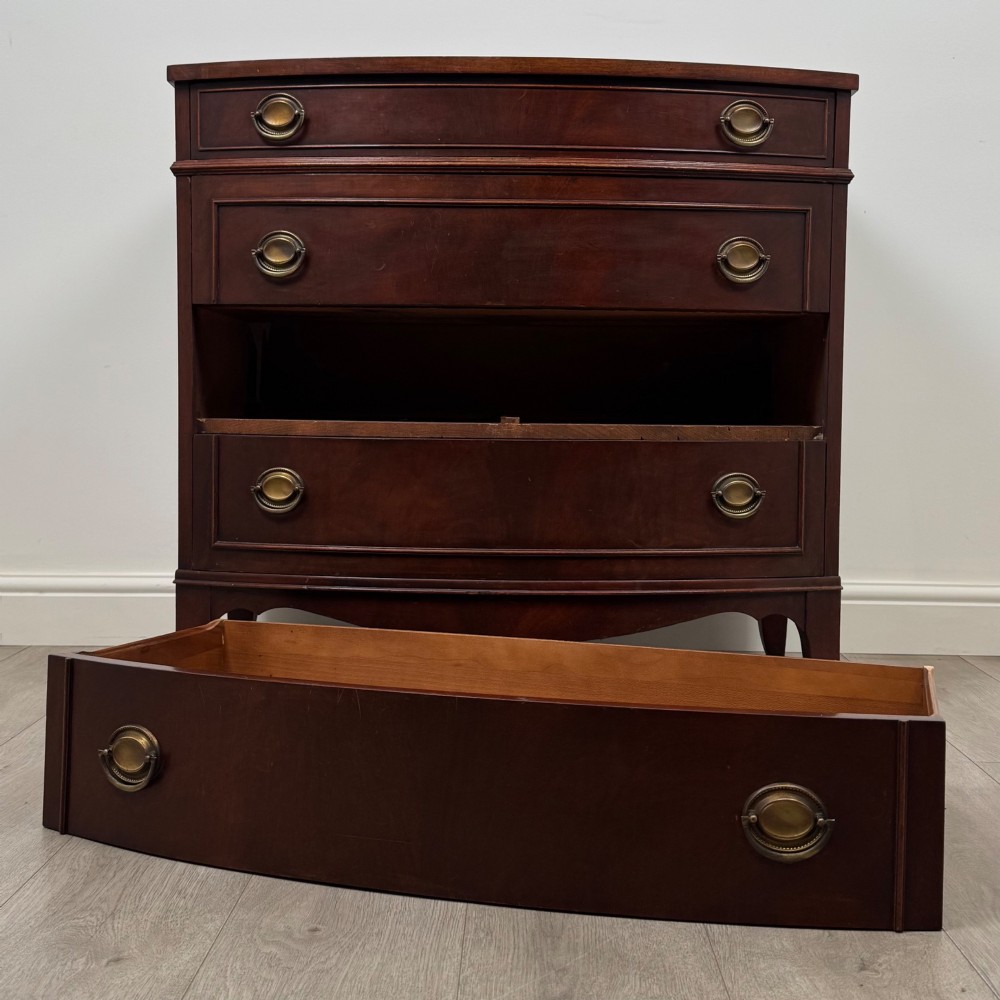 Antique 20th Century Bow Front Chest Of Drawers In Mahogany View X