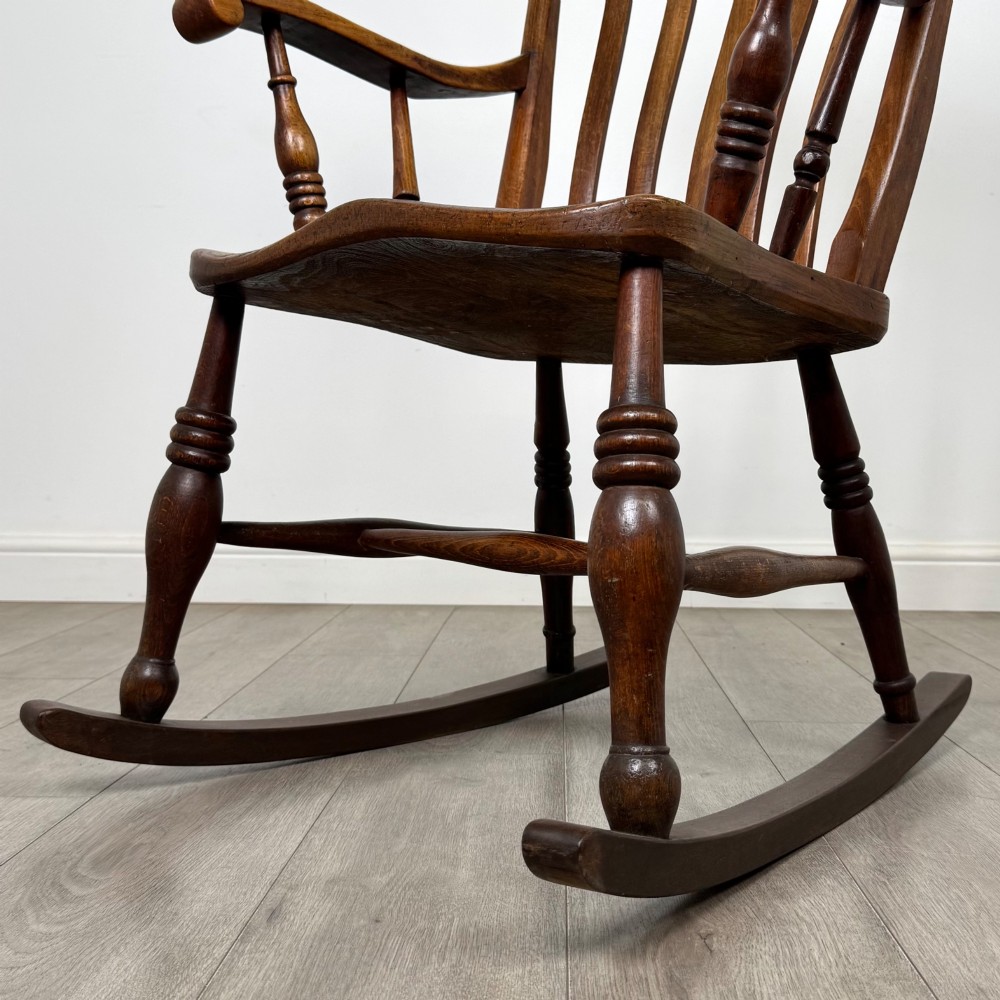 Antique 20th Century Farmhouse Rocking Chair In Elm View XI