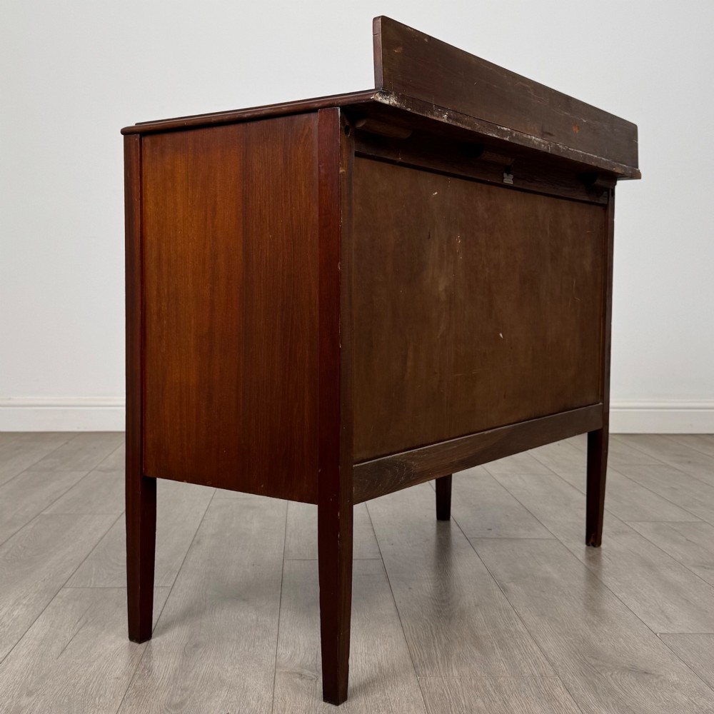 A 20th-century mahogany chest of drawers featuring three straight drawers with string inlay borders, brass ring handles, and square tapered legs. View IV