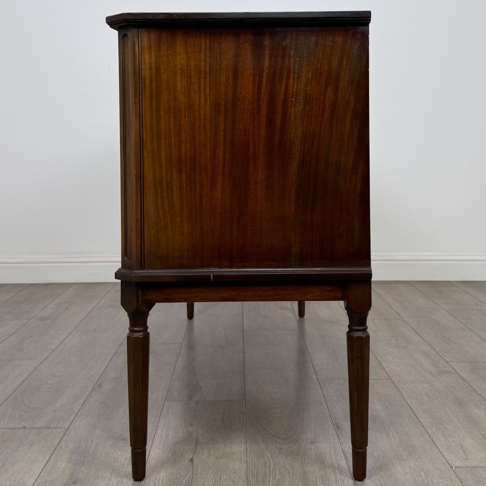 Antique 20th Century Good Quality Sideboard In Mahogany View IV