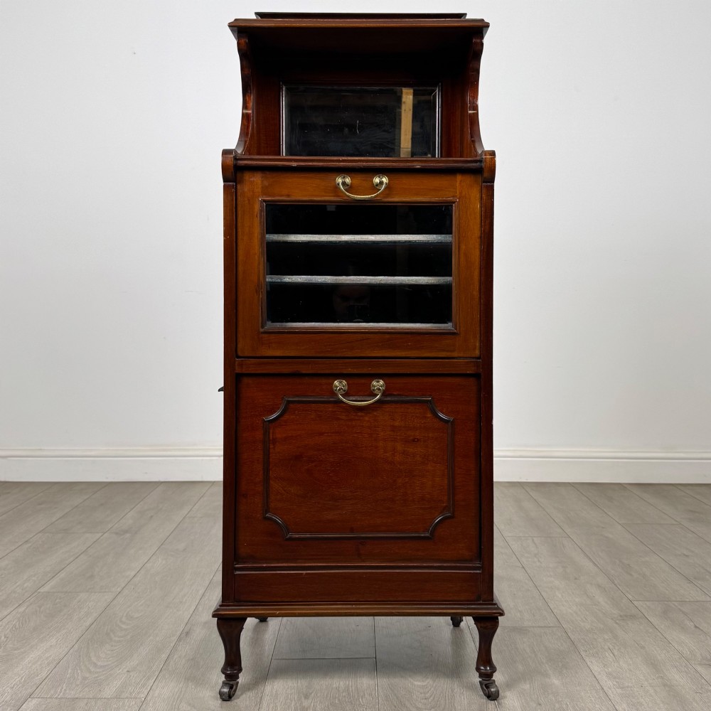 Antique 20th Century Fine Quality Cabinet In Mahogany