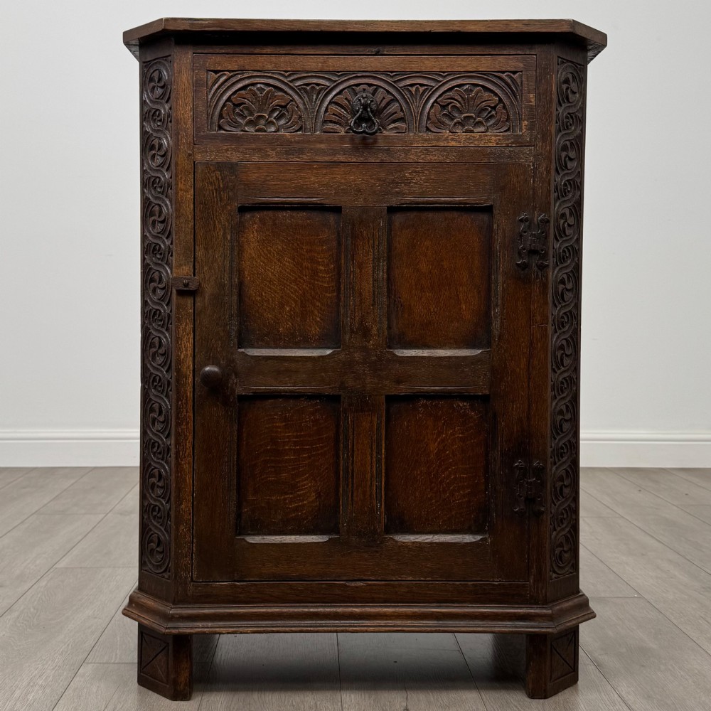 Antique 20th Century Fine Quality Small Oak Cupboard