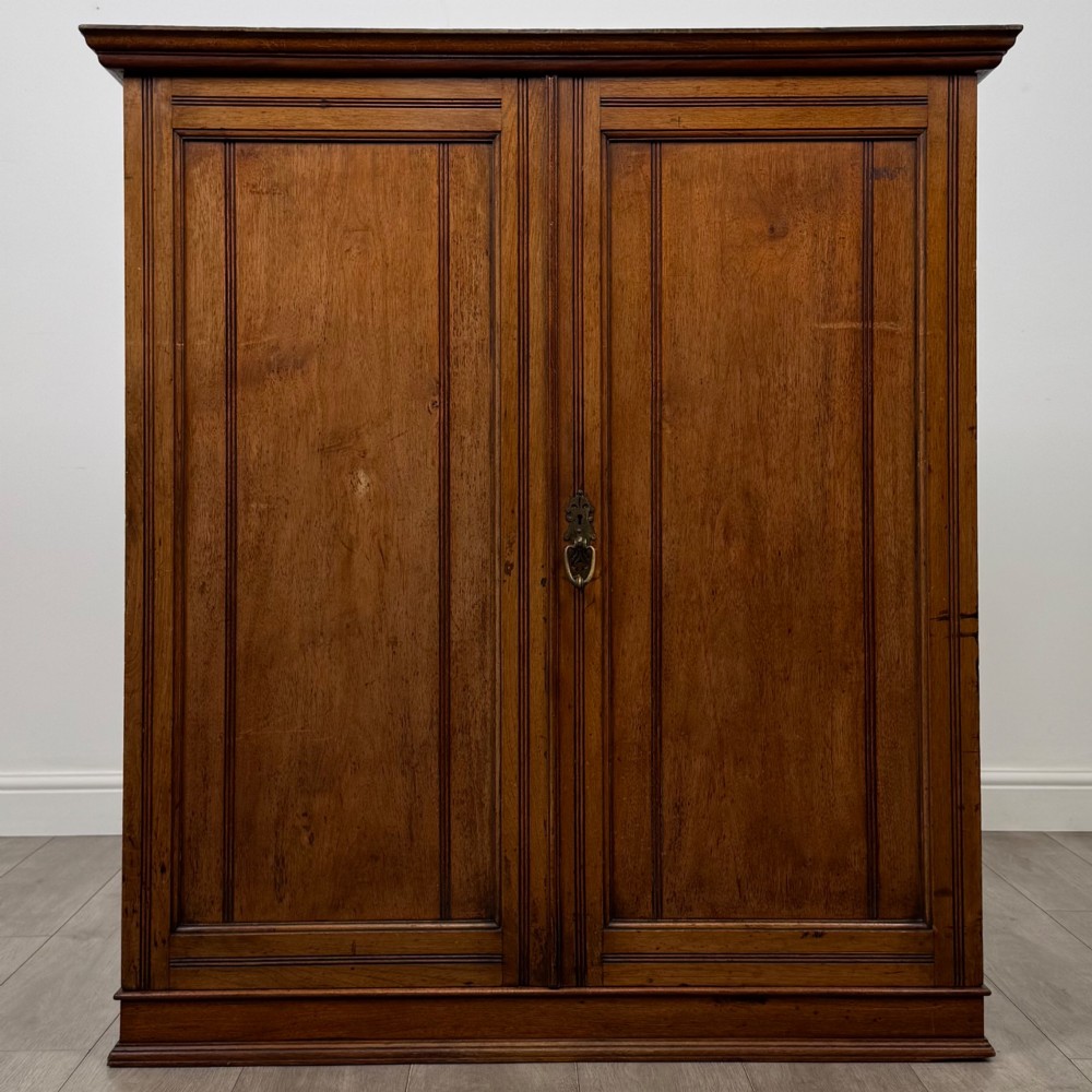 Antique 20th Century Fitted Linen Cupboard In Walnut