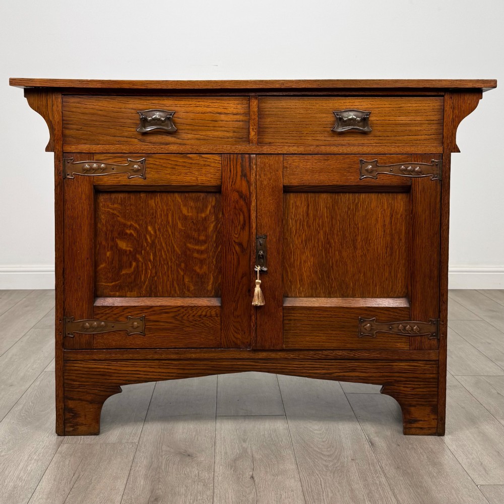 Antique 20th Century Arts & Crafts Sideboard In Golden Oak