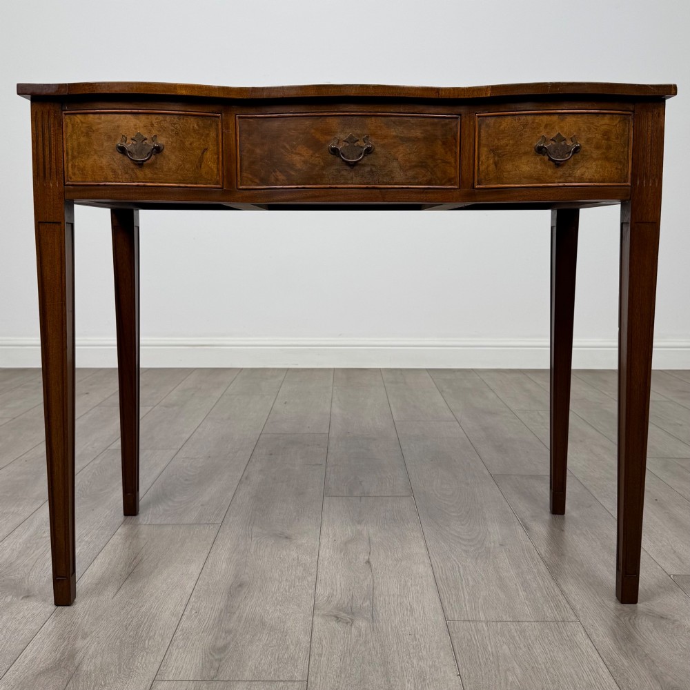 Antique 20th Century Serpentine Side Table In Burr Walnut