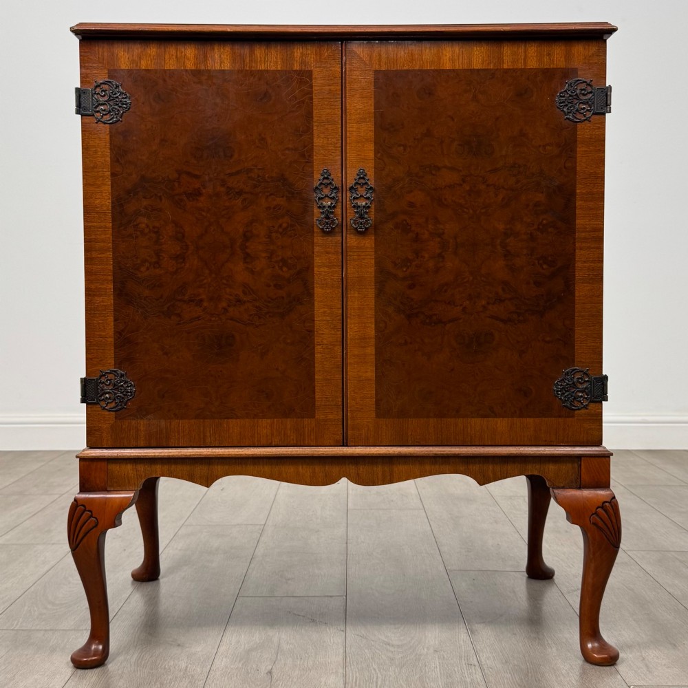 Antique 20th Century Fitted Cupboard In Burr Walnut
