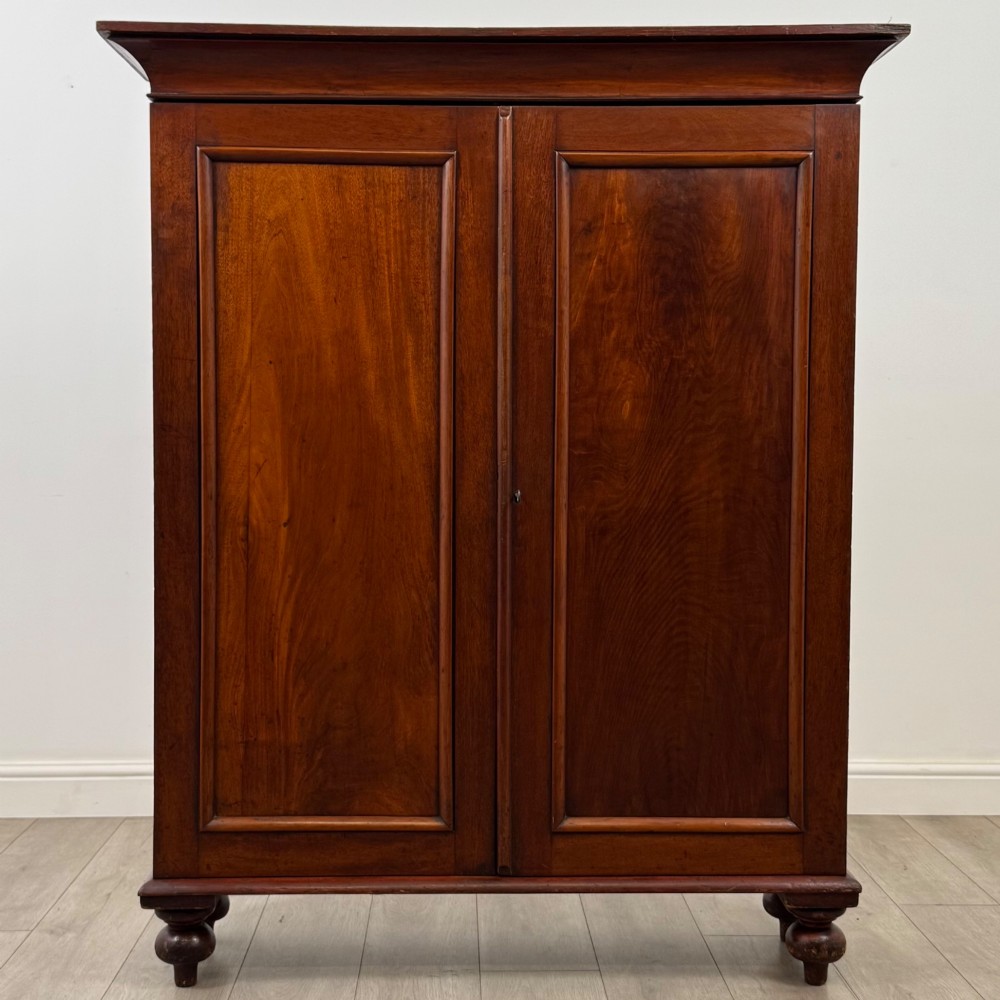 Antique 19th Century Victorian Cabinet In Mahogany