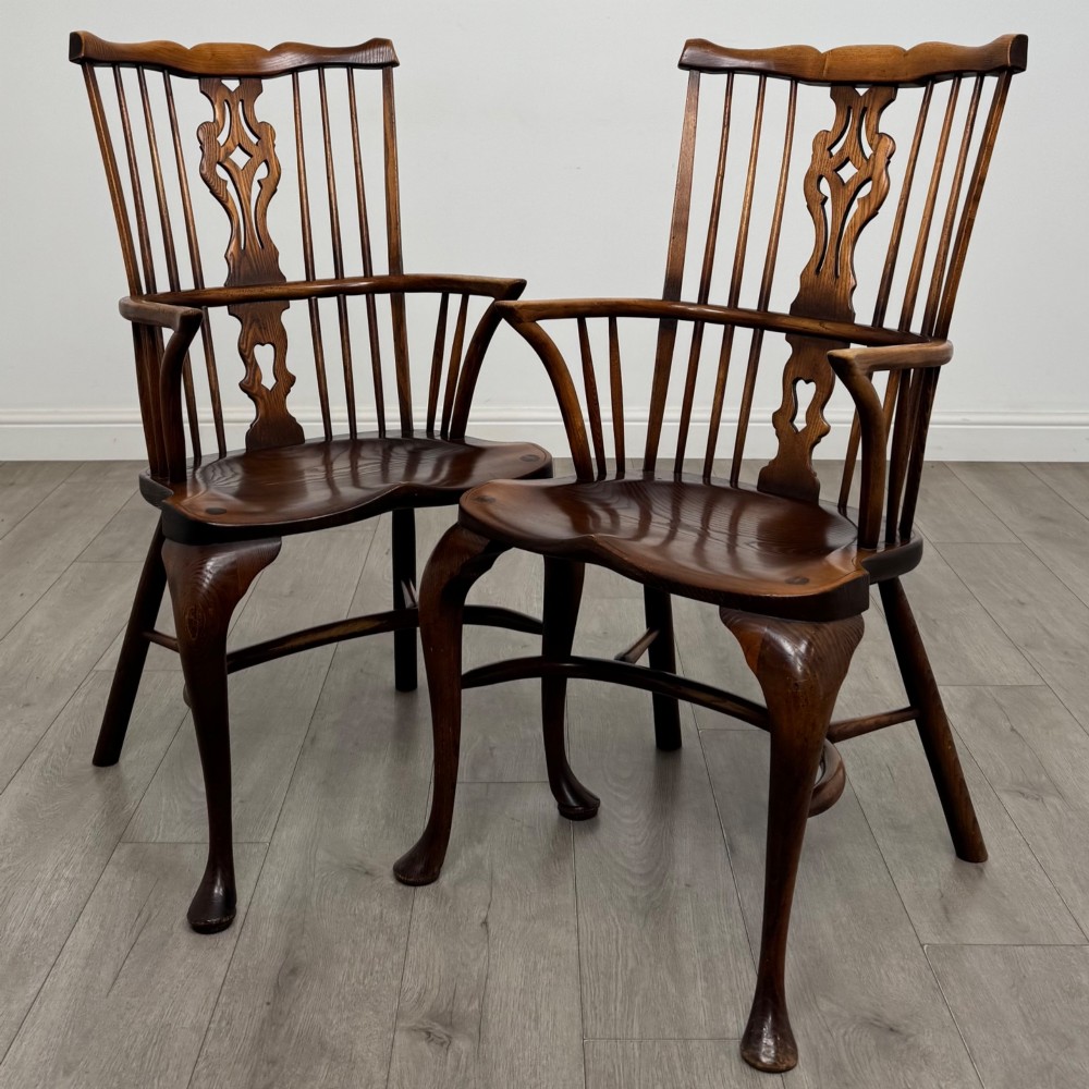 Antique 20th Century Pair Of Windsor Armchairs In Elm