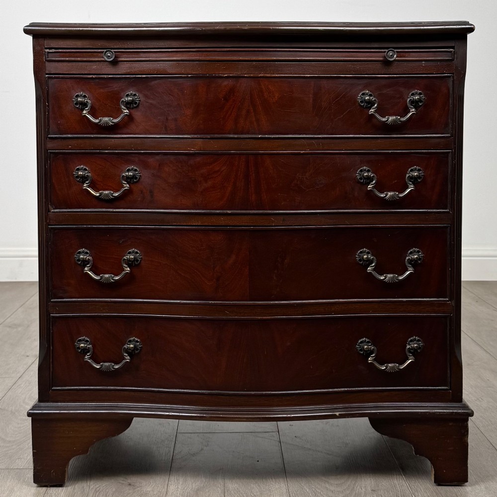 Antique 20th Century Serpentine Chest Of Drawers In Mahogany