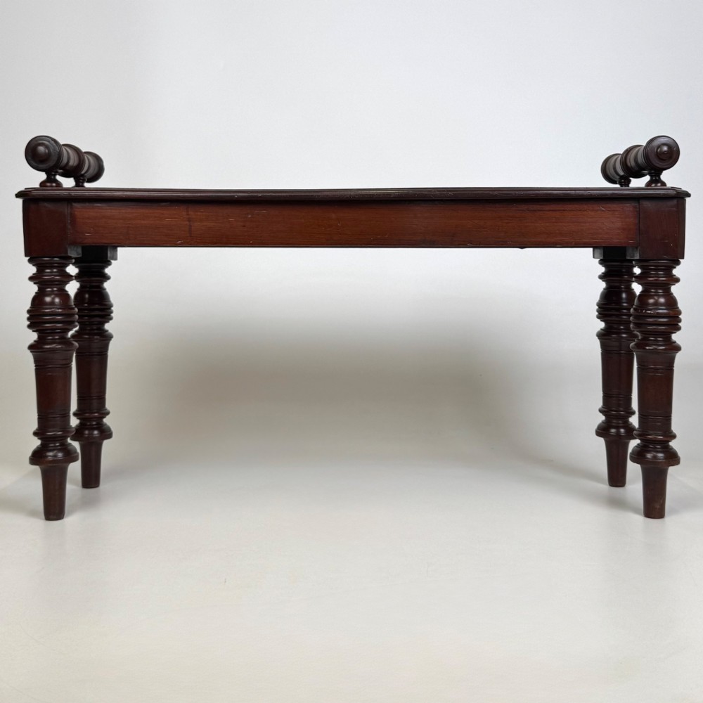 Antique 19th Century Small Victorian Hall Bench In Mahogany