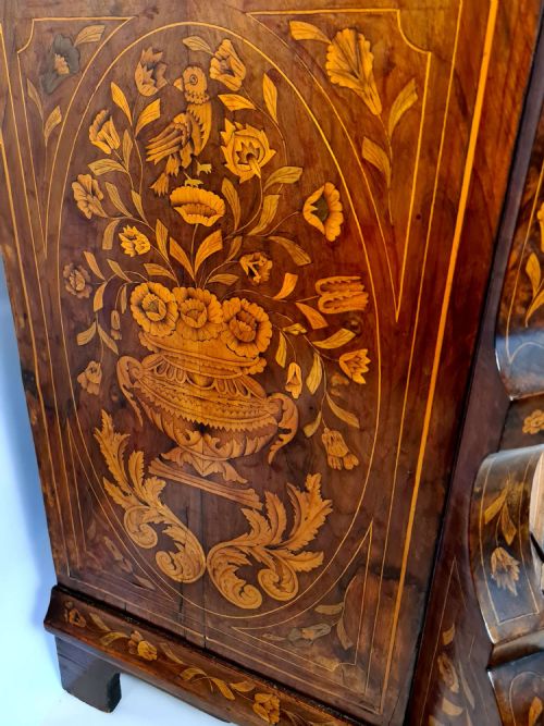 18TH CENTURY DUTCH BURR WALNUT MARQUETRY CABINET - ADDITIONAL PHOTO 4