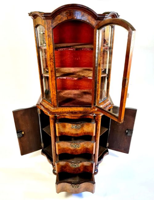 18TH CENTURY DUTCH BURR WALNUT DISPLAY CABINET - ADDITIONAL PHOTO 1