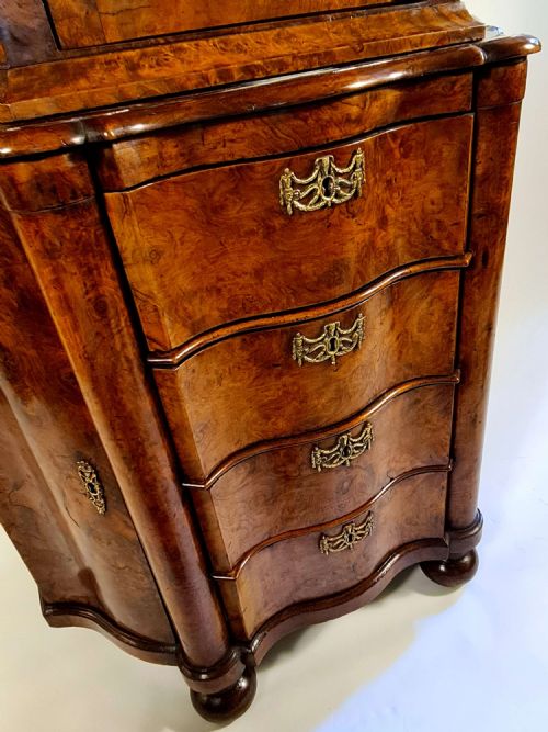 18TH CENTURY DUTCH BURR WALNUT DISPLAY CABINET - ADDITIONAL PHOTO 3