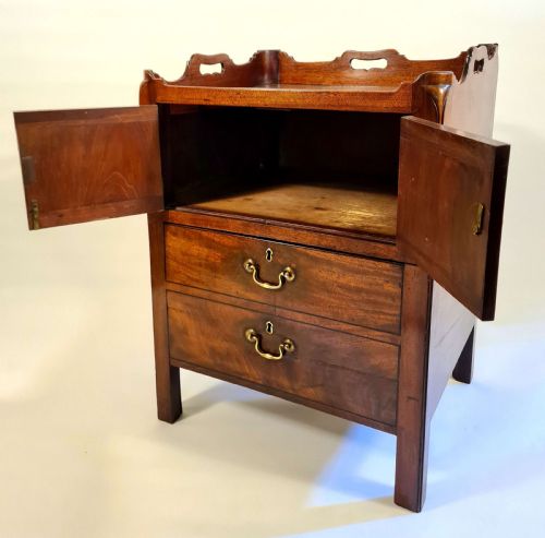 18TH CENTURY MAHOGANY TRAY TOP COMMODE - ADDITIONAL PHOTO 2