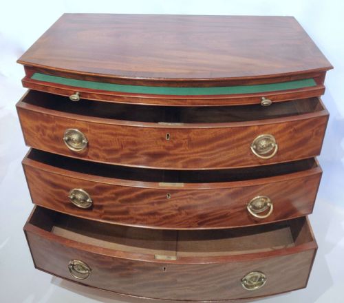 18TH CENTURY HEPPLEWHITE MAHOGANY CROSS BANDED BOW FRONT CHEST - ADDITIONAL PHOTO 1