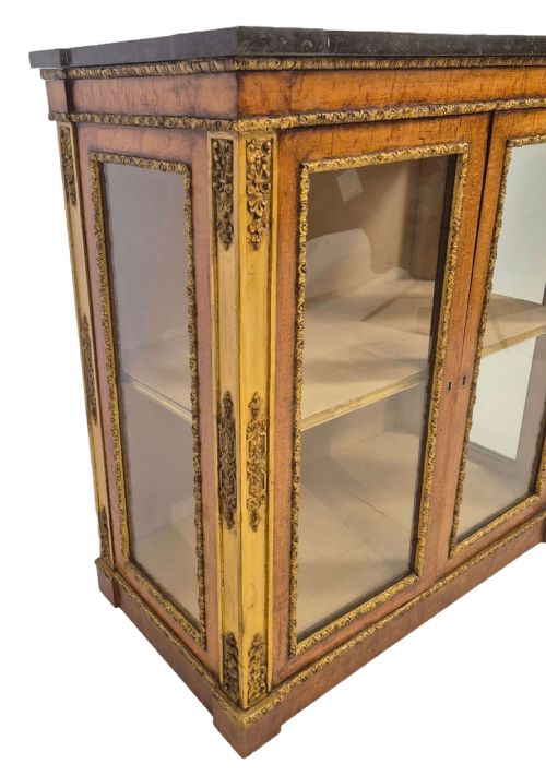 WILLIAM IV BIRDS EYE MAPLE AND PARCEL GILT CABINET - ADDITIONAL PHOTO 1