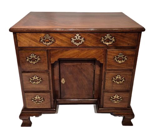 george ii mahogany and cross banded kneehole desk - CATEGORY: ANTIQUE DESKS - DATED 18TH CENTURY