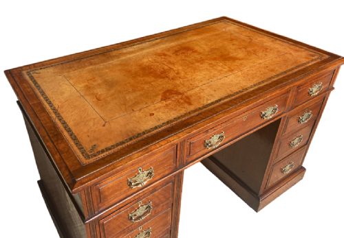 19TH CENTURY WALNUT PEDESTAL DESK - ADDITIONAL PHOTO 2