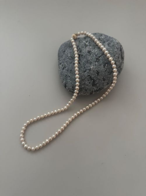 A vintage cultured pearl necklace 