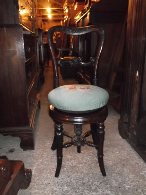 Rosewood Adjustable Music Chair