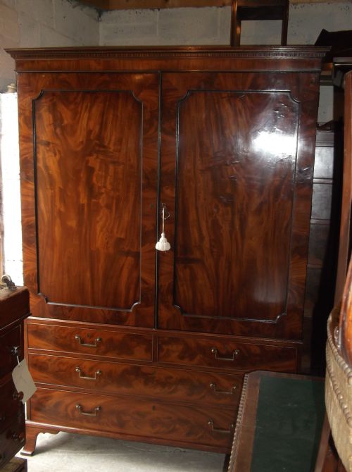 Mahogany Linen Press