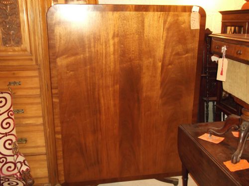 19th Century Mahogany Pedestal Breakfast Table