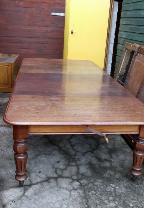 19th Century Mahogany Extending Dining Table