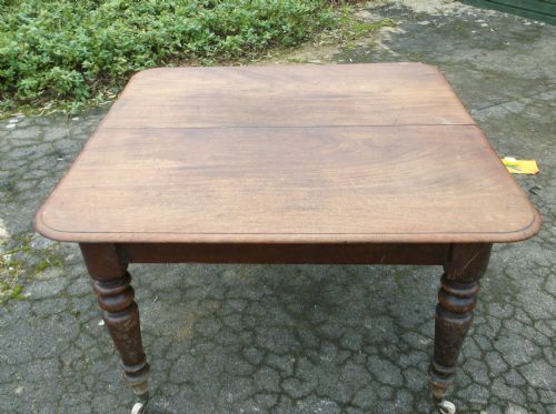 Early Victorian Mahogany Extending Dining Table