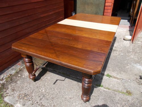 Late Victorian Walnut Extending Dining Table