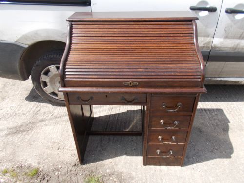 Early 20th Century Oak Single Pedestal Roll Top Desk
