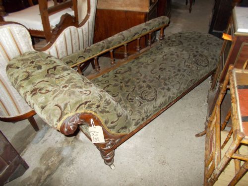 Victorian Oak Spindle Back Chaise Longue