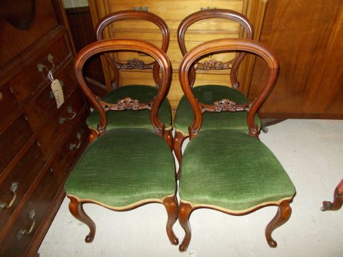 Good Set of 4 Victorian Walnut Balloon Back Chairs