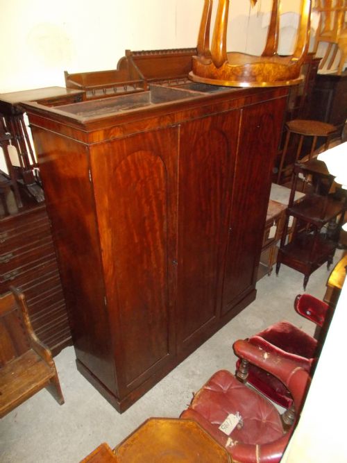Good Quality Early Victorian Mahogany Wardrobe.