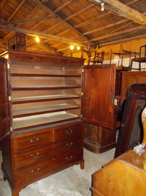 Early 19th Century Mahogany Linen Press.