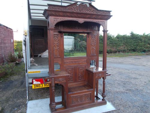 Late Victorian Carved Oak Hall Seat/stand.