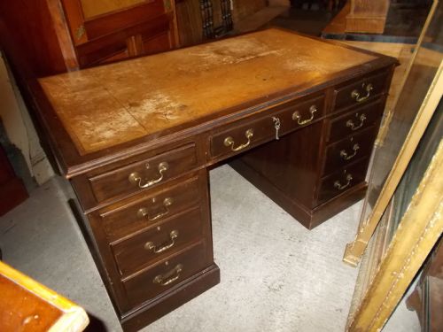 Early 20th Century Mahogany Pedestal Desk