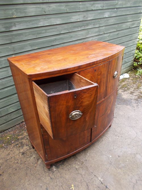 Early 19th Century Mahogany Side/drinks Cabinet