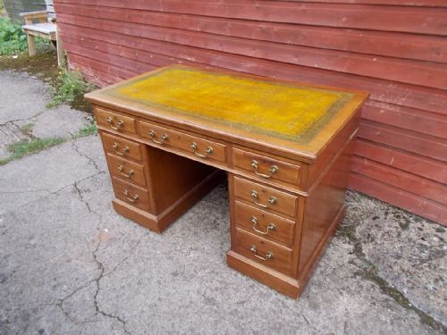 Early 20th Century Mahogany Kneehole Pedestal Writing Desk