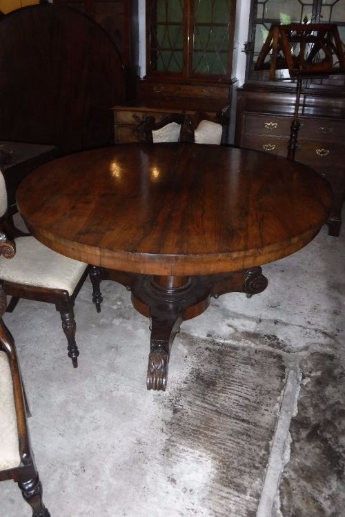 Early Victorian/regency Rosewood Tip-top Pedestal Round Dining Table.