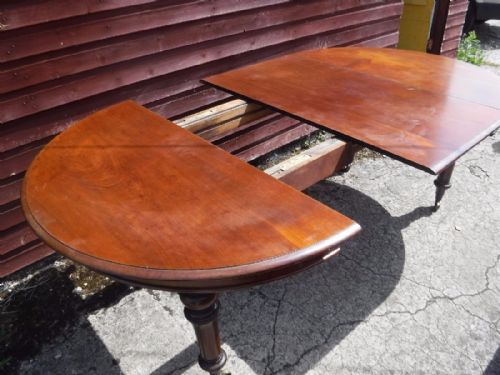 Howard and Son Mahogany Extending Dining Table