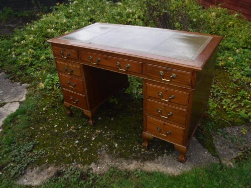 Early 20th Century Mahogany Kneehole Pedestal Desk
