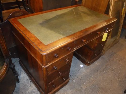 Victorian Mahogany Kneehole Pedestal Desk