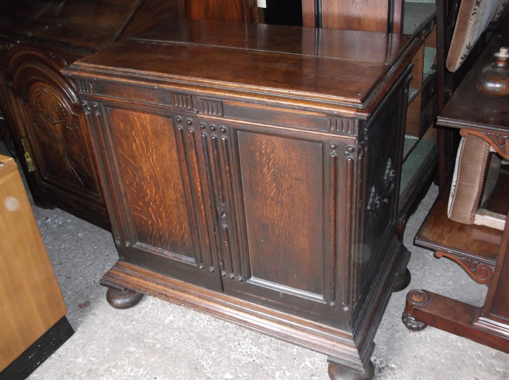 Antique oak 2 door cabinet