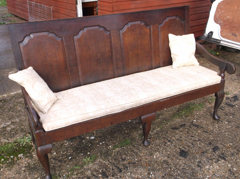Late Georgian panelled oak settle