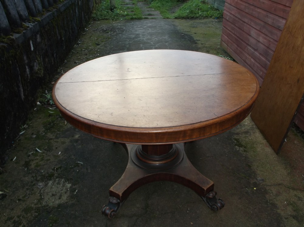 Unusual Early Victorian pedestal extending dining table
