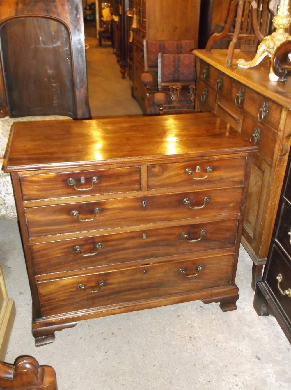 Small Late Georgian mahogany chest of drawers.