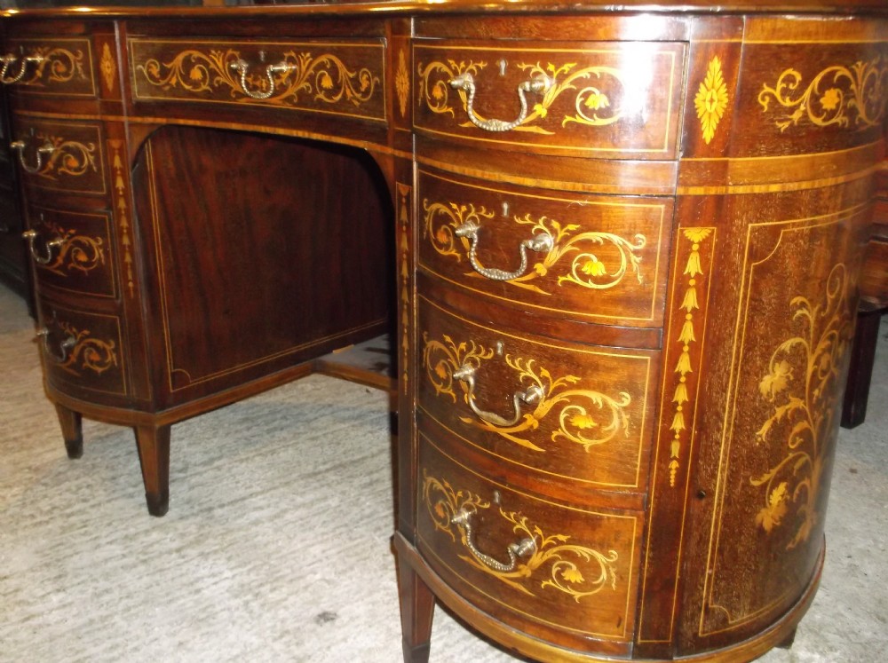 Good Edwardian inlaid mahogany kidney shaped  writing desk