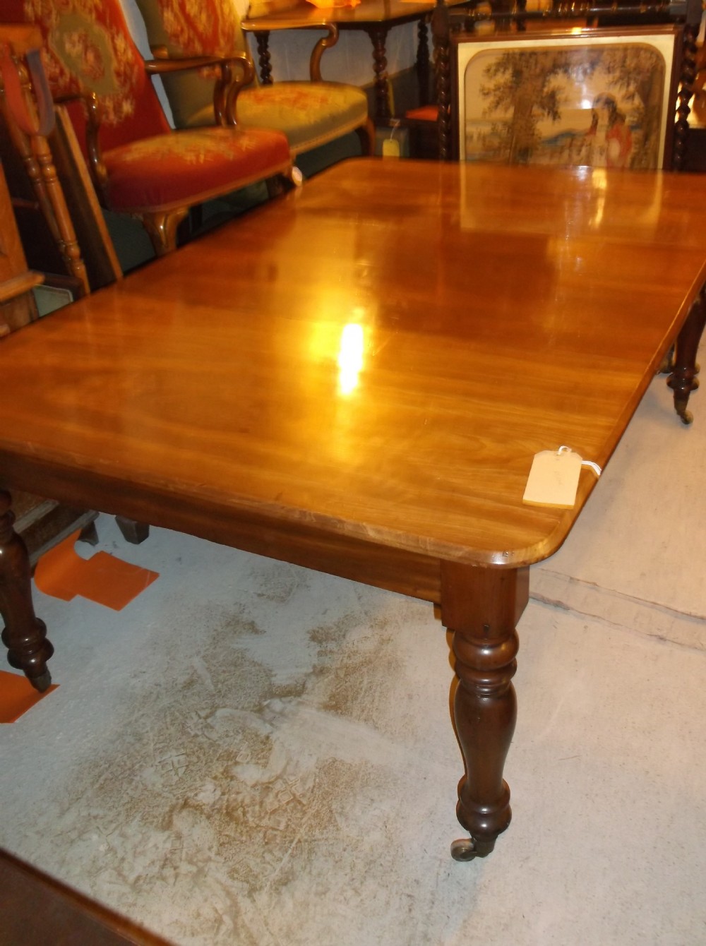 Good Early Victorian extending dining table